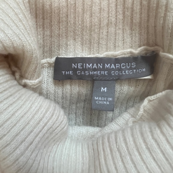 Neiman Marcus ~Cashmere Sweater Size M - Picture 5 of 6